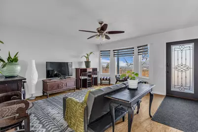 7462 S 2300 E, Cottonwood Heights, UT 84121 - Photo 4