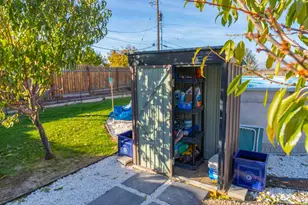 7462 S 2300 E, Cottonwood Heights, UT 84121 - Photo 48