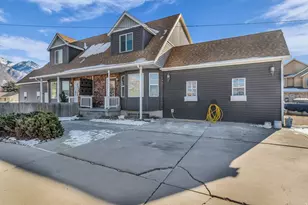 7462 S 2300 E, Cottonwood Heights, UT 84121 - Photo 2