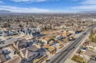 7462 S 2300 E, Cottonwood Heights, UT 84121 - Photo 32
