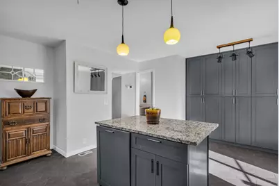 7462 S 2300 E, Cottonwood Heights, UT 84121 - Photo 8