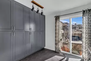 7462 S 2300 E, Cottonwood Heights, UT 84121 - Photo 10