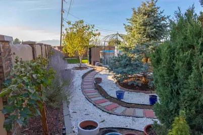 7462 S 2300 E, Cottonwood Heights, UT 84121 - Photo 44