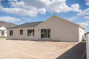 2403 E Sunflower Dr, Eagle Mountain, UT 84005 - Photo 4