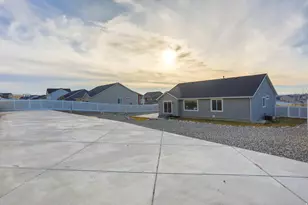 8214 N Lakeshore Dr, Lake Point, UT 84074 - Photo 16