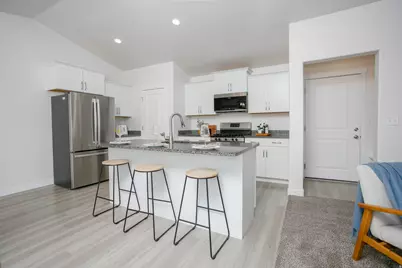 8214 N Lakeshore Dr, Lake Point, UT 84074 - Photo 4