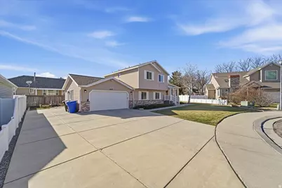 2519 W Bennion Ct, Taylorsville, UT 84129 - Photo 2