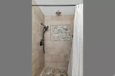 1120 E 2200 N, Layton, UT 84040 - Photo 10