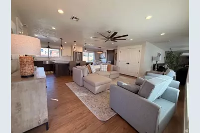 1442 W Diamond Valley Dr, Saint George, UT 84770 - Photo 2