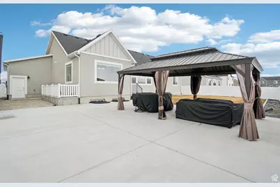 2041 E Granite Ln N, Eagle Mountain, UT 84005 - Photo 2