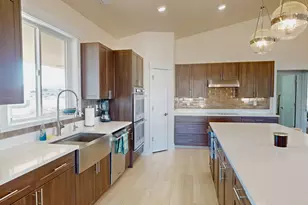 1095 E Canyon Dr, Big Water, UT 84741 - Photo 4