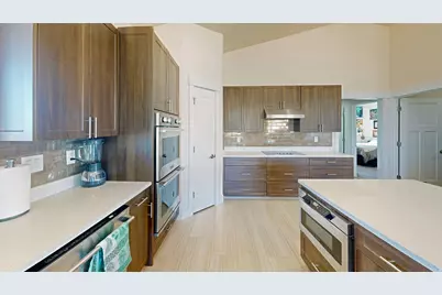 1095 E Canyon Dr, Big Water, UT 84741 - Photo 10