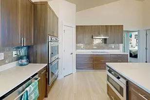 1095 E Canyon Dr, Big Water, UT 84741 - Photo 10