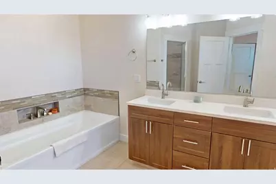 1095 E Canyon Dr, Big Water, UT 84741 - Photo 26