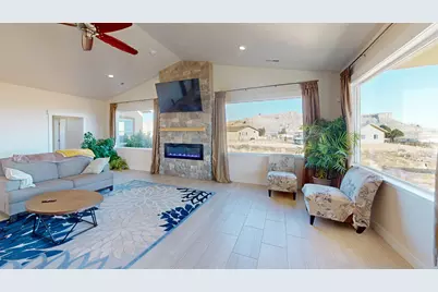 1095 E Canyon Dr, Big Water, UT 84741 - Photo 2