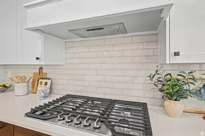 8035 N Park Ln E #2, Lake Point, UT 84074 - Photo 12