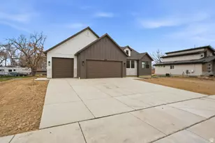 8035 N Park Ln E, Lake Point, UT 84074 - Photo 2