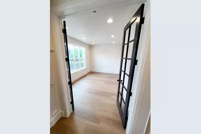 1681 E Delaware Ln, Holladay, UT 84117 - Photo 2