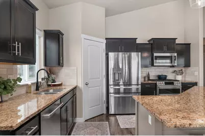 621 S Sugar Pine Dr, Layton, UT 84041 - Photo 6