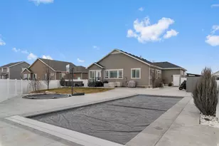 621 S Sugar Pine Dr, Layton, UT 84041 - Photo 30