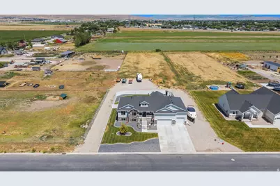 6710 W 10125 N, Tremonton, UT 84337 - Photo 2