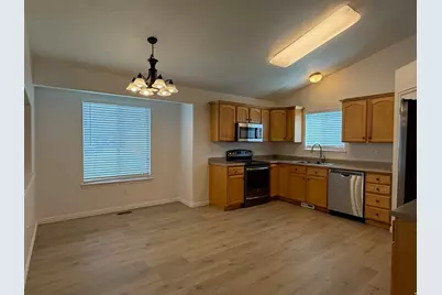 845 S Apple Grove Ln E, Pleasant Grove, UT 84062 - Photo 4