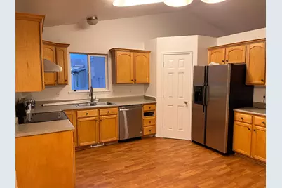 845 S Apple Grove Ln E, Pleasant Grove, UT 84062 - Photo 4