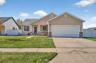 214 S Larkin Ln W, Kaysville, UT 84037 - Photo 1