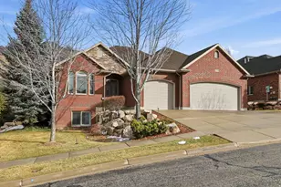 5538 S Elderberry Ct, Ogden, UT 84403 - Photo 2