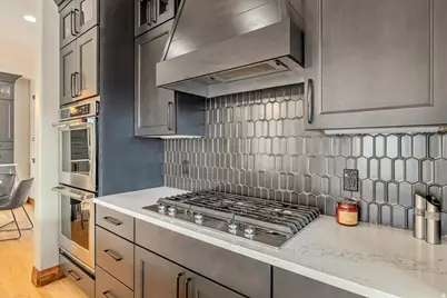 1054 E 200 S, Salt Lake City, UT 84102 - Photo 16