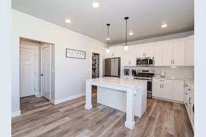 582 W Durfee St, Grantsville, UT 84029 - Photo 4