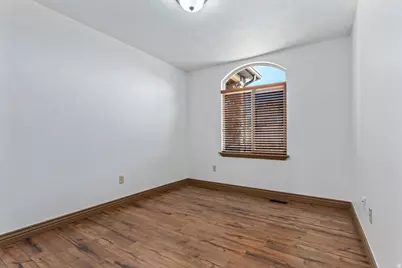 9021 N Clubhouse Ln W, Eagle Mountain, UT 84005 - Photo 18