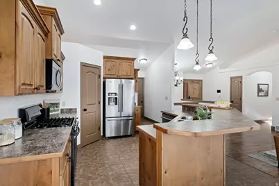 9021 N Clubhouse Ln W, Eagle Mountain, UT 84005 - Photo 10