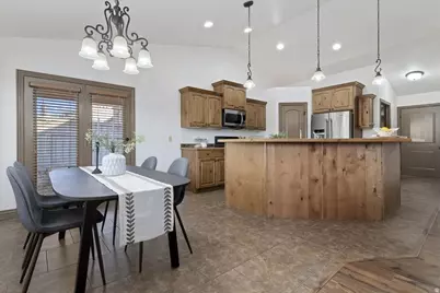 9021 N Clubhouse Ln W, Eagle Mountain, UT 84005 - Photo 8