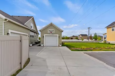 2109 W 200 N, Kaysville, UT 84037 - Photo 2