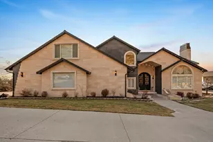 5758 S Wasatch Blvd, Holladay, UT 84121 - Photo 2