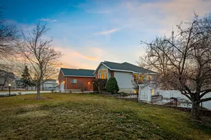 13898 S Summerset Cir E, Draper, UT 84020 - Photo 4