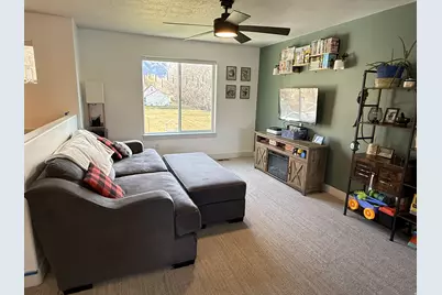 34 E 525 N, Layton, UT 84041 - Photo 2