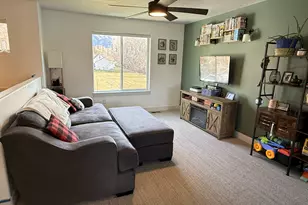 34 E 525 N, Layton, UT 84041 - Photo 2