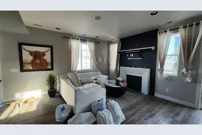 1951 W Parkview Dr, Syracuse, UT 84075 - Photo 4