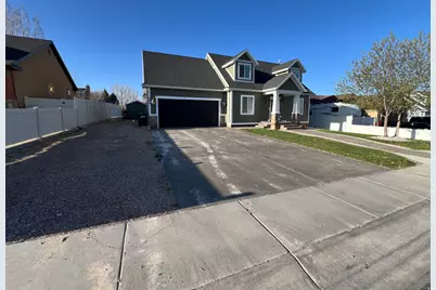 985 W 350 N, Roosevelt, UT 84066 - Photo 2
