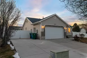 13878 S Shaggy Peak Dr, Riverton, UT 84096 - Photo 2