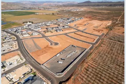 5056 W 2040 S, Hurricane, UT 84737 - Photo 2