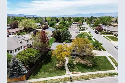 2544 E Promenade Dr S, Cottonwood Heights, UT 84121 - Photo 6