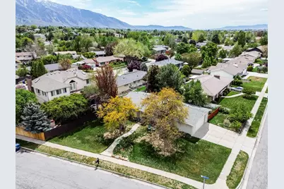 2544 E Promenade Dr S, Cottonwood Heights, UT 84121 - Photo 8