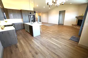 759 W Fox Meadow Dr, Pleasant View, UT 84414 - Photo 14