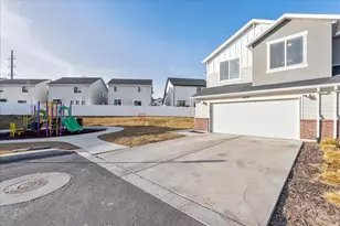 4252 W Anasazi Park Ct, Riverton, UT 84096 - Photo 2