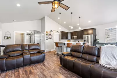 405 Vela Ct, Tooele, UT 84074 - Photo 8