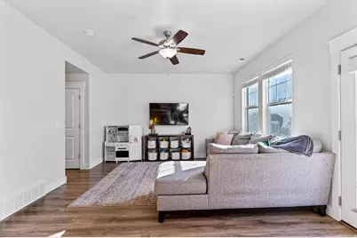 1540 E Primrose Ln, Layton, UT 84040 - Photo 4