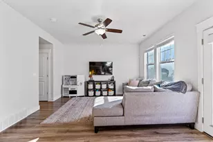 1540 E Primrose Ln, Layton, UT 84040 - Photo 4